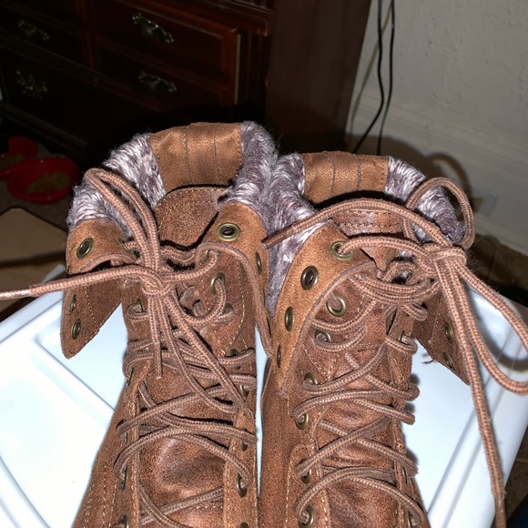 Size 7 boots - Picture 3 of 4